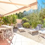Le L Pool & Beachside L Shellter Holiday home