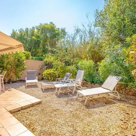 Le L Pool & Beachside L Shellter