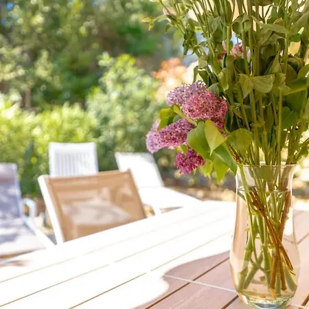 Будинок відпочинку Le L Pool & Beachside L Shellter *