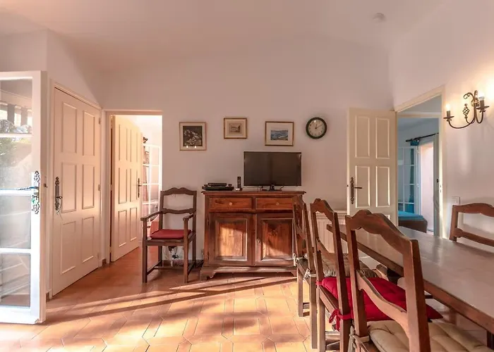 Le L Pool & Beachside L Shellter Semesterbostad