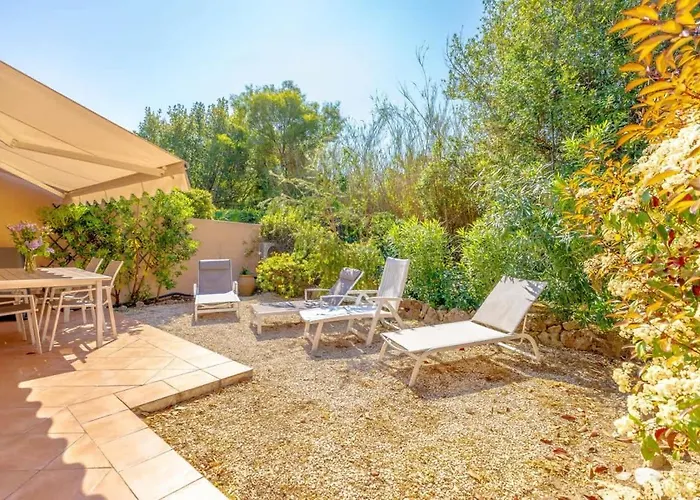 Le L Pool & Beachside L Shellter