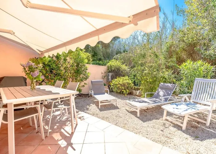 Le L Pool & Beachside L Shellter Semesterbostad